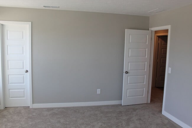 Building Photo - Beautiful Newer 5 BR Home in Brownsburg!