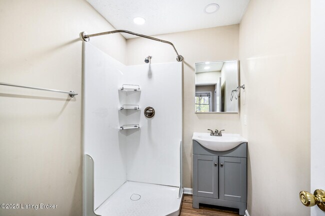 Building Photo - 614 E Brandeis Ave