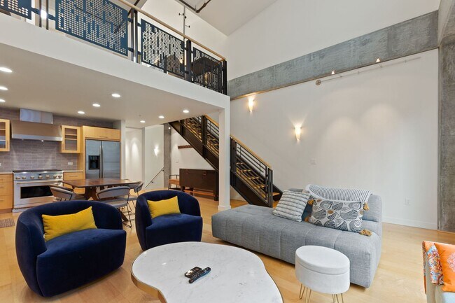 Building Photo - Pearl District Townhome