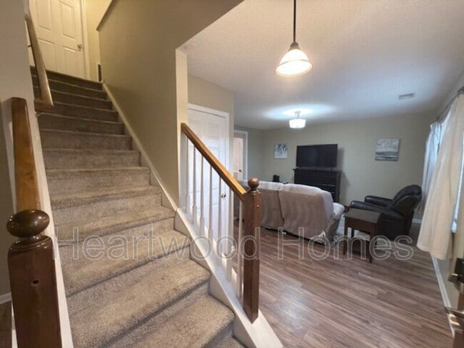 Building Photo - 264 Orchard Hill Dr