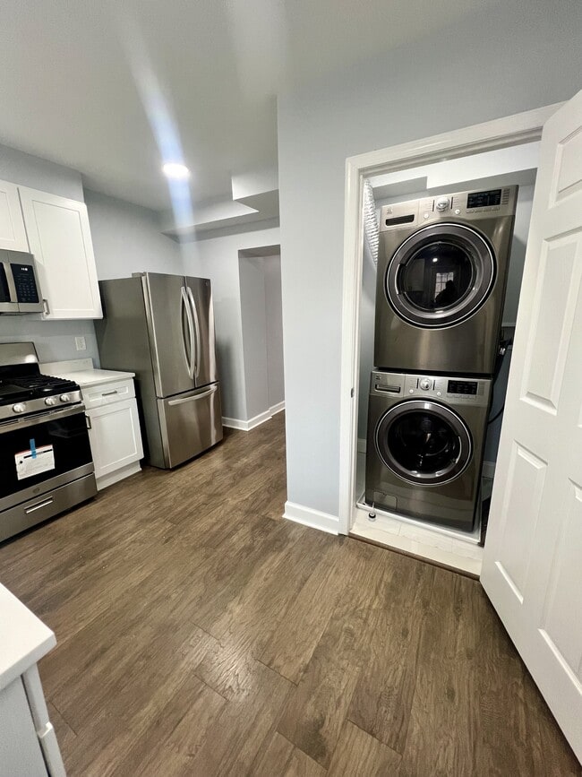 Building Photo - 1212 W Lombard St