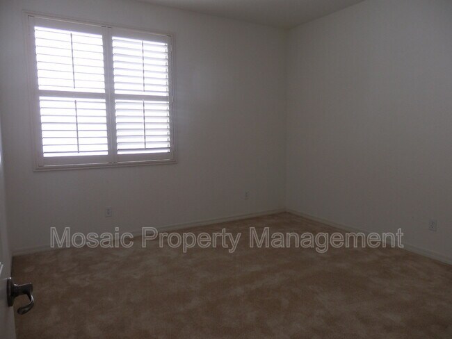 Building Photo - 3721 S Vineyard Ave