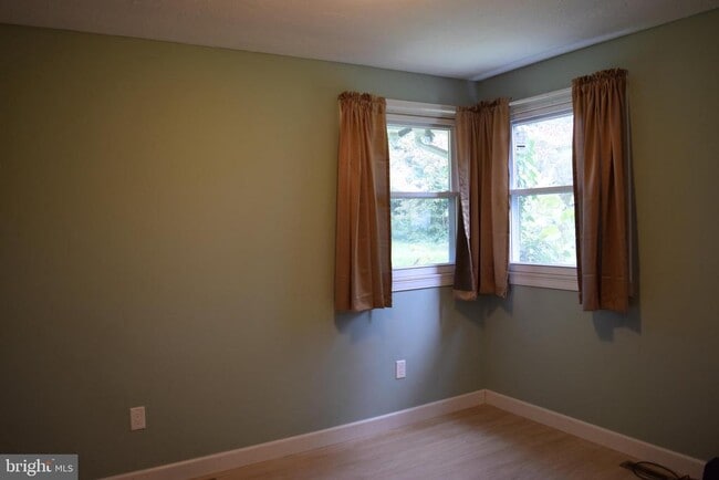 Building Photo - 999 Sunnyside Rd