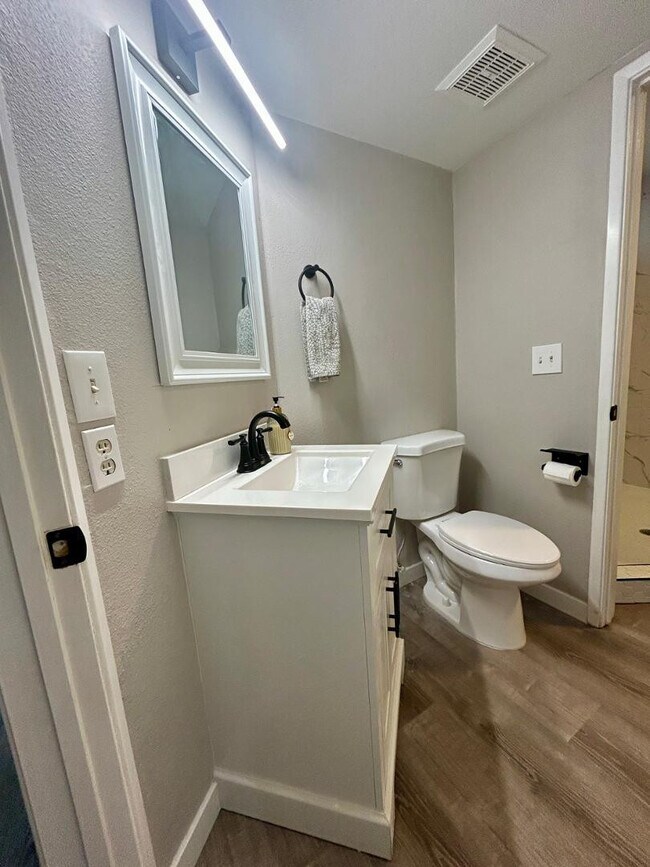 Building Photo - 4212 E Sandia St