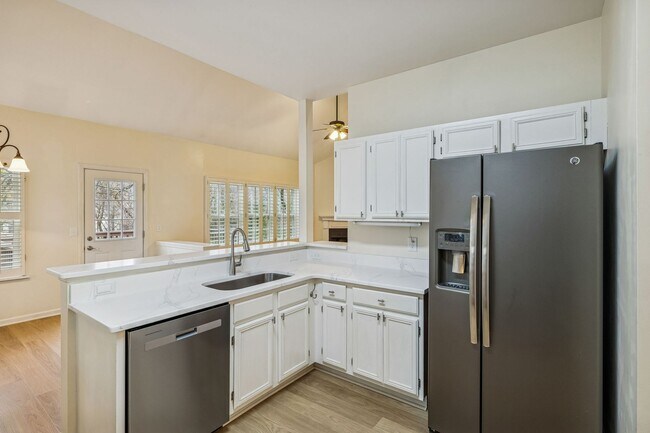 Building Photo - Discover exceptional convenience and comfort