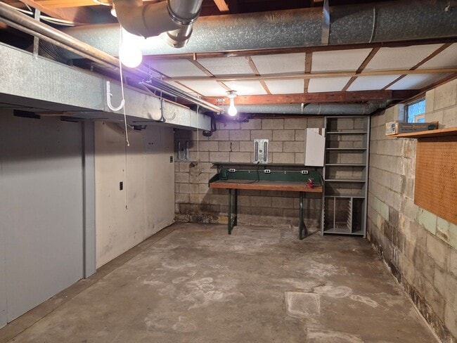 Building Photo - Charming 2-Bedroom Home with Bonus Room & Large Yard