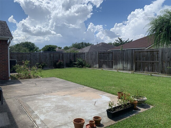 Building Photo - 21534 Oak Park Trails Dr