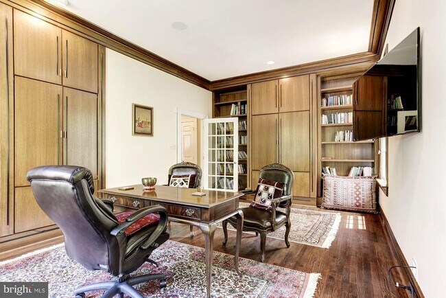 Building Photo - 9909 Avenel Farm Dr