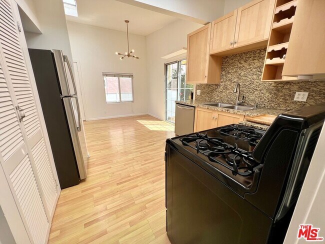 Building Photo - 420 Altair Pl