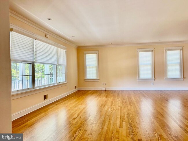 Building Photo - 328 Dodds Ln