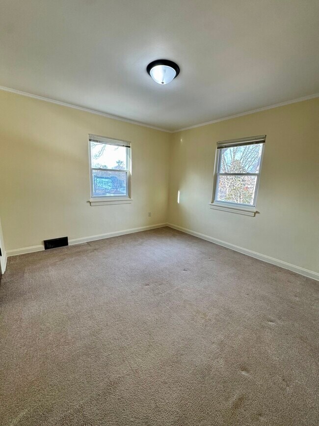 Building Photo - 234 E Pleasant St