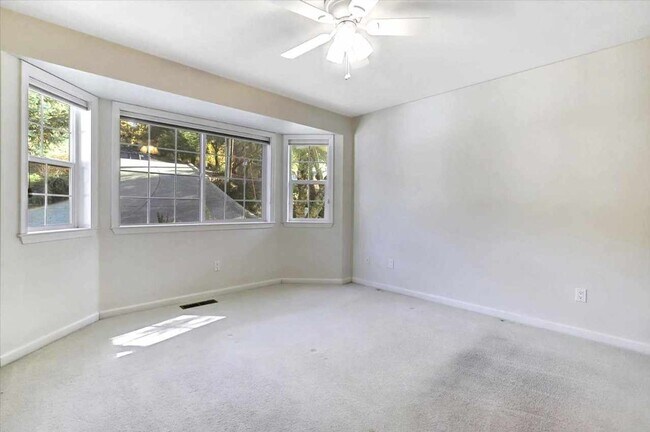 Building Photo - Golf Course 3/2 home in Lake Wildwood, Pen...