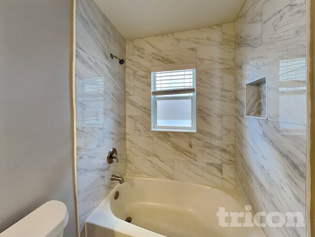 Building Photo - 10123 41st Ct E