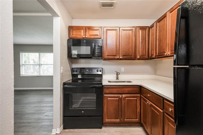 Building Photo - 2409 Straker Ct