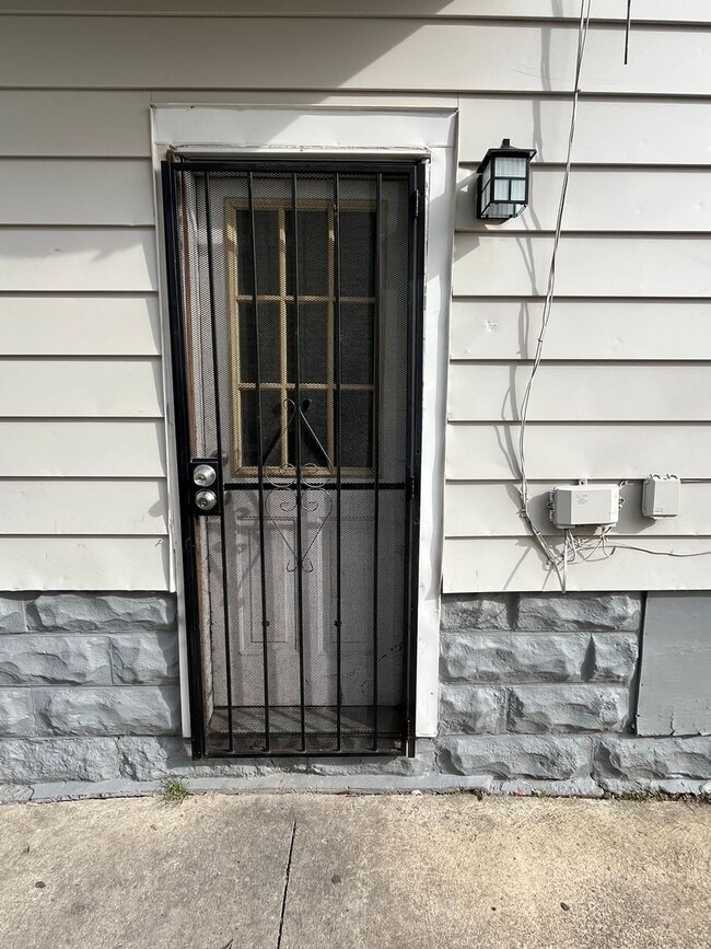 Building Photo - 5 bedroom/1 bath, Old Brooklyn