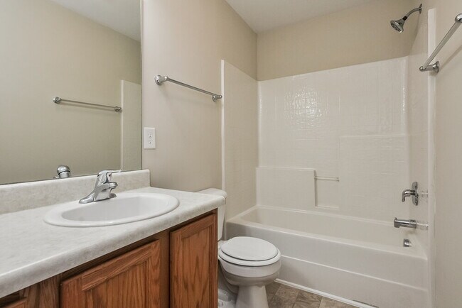 Building Photo - 802 Shefford Town Dr