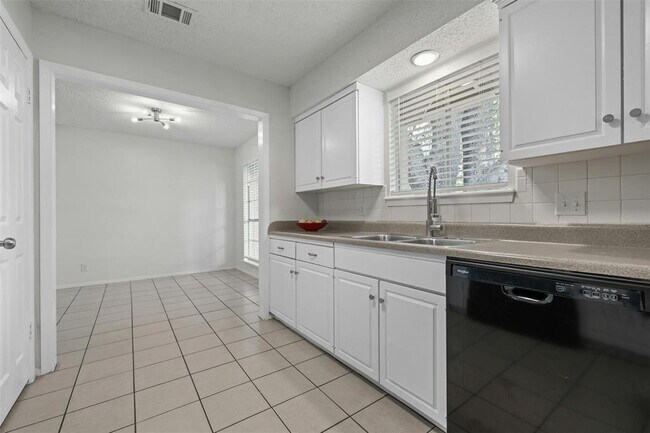 Building Photo - 1010 Red Cliff Dr