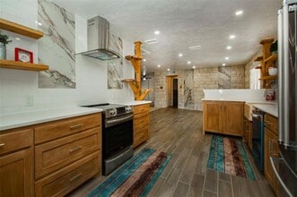 Building Photo - 10578 High Hollows Dr