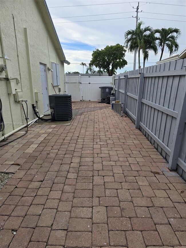 Building Photo - 9165 SW 18th St