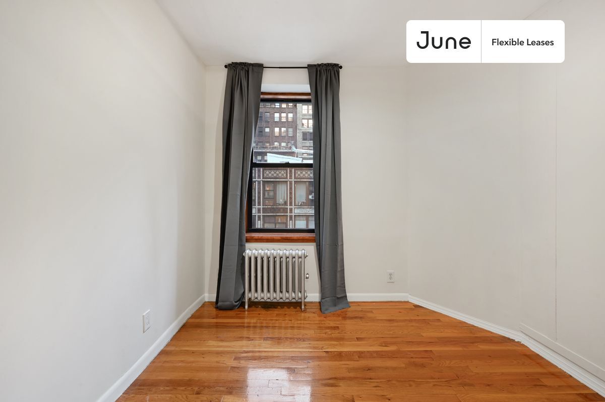 Building Photo - 41 W 46th St