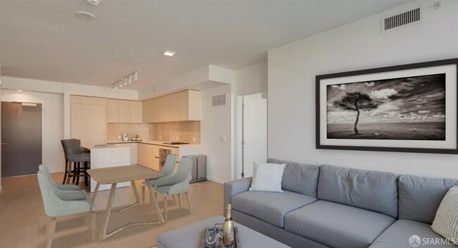 Building Photo - 1000 3rd St