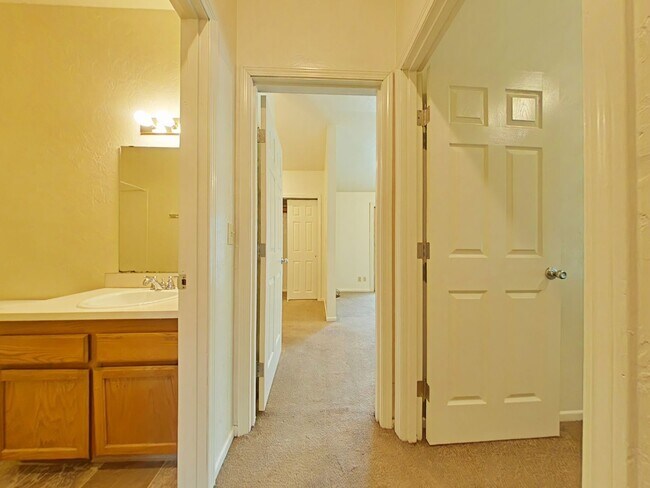 Building Photo - 3 Bedroom House ~ North Corvallis ~ Pet Fr...