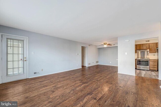 Building Photo - 1707A Heatherstone Ct