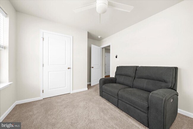 Building Photo - 114 Petal Dr