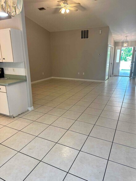 Building Photo - 160 Fenimore Ln