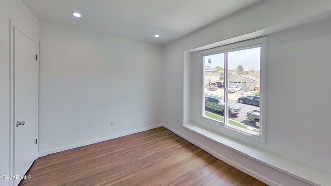 Building Photo - 845 La Grange Ave