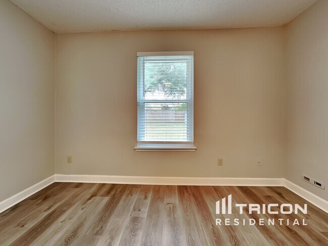 Building Photo - 7764 Invermere Boulevard Jacksonville FL