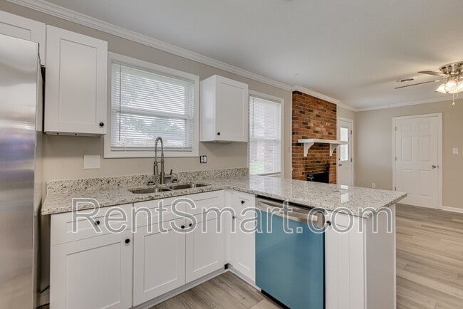 Building Photo - 250 Almon Ct