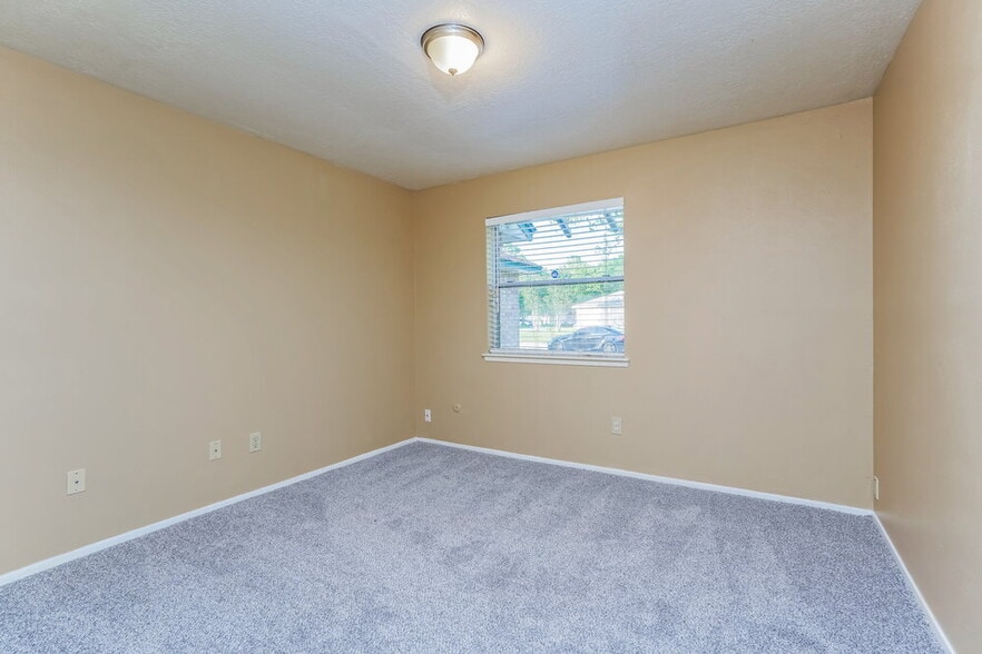 Building Photo - 14806 Chasemont Dr