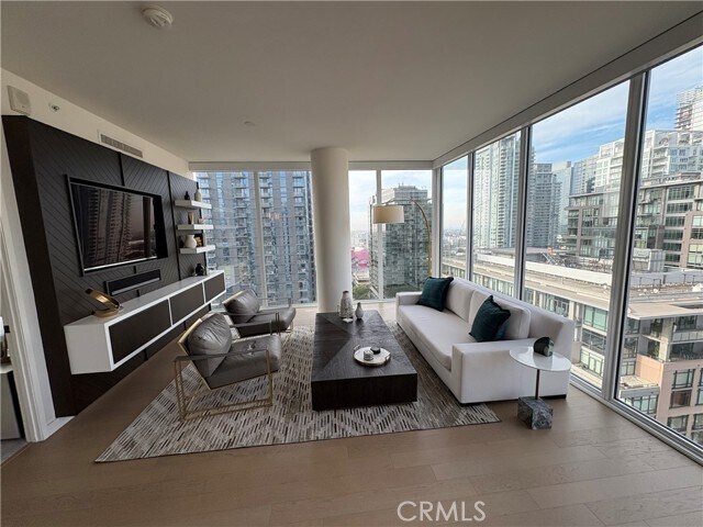 Primary Photo - 1050 S Grand Ave