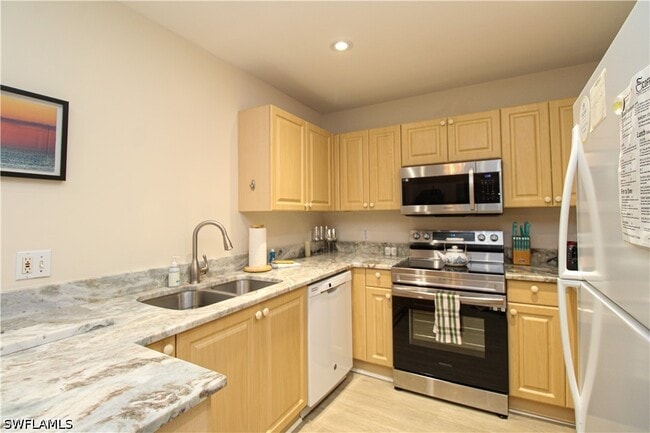 Building Photo - 519 Roma Ct