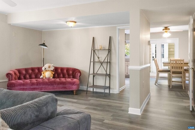 Building Photo - 118 Woodlake Dr