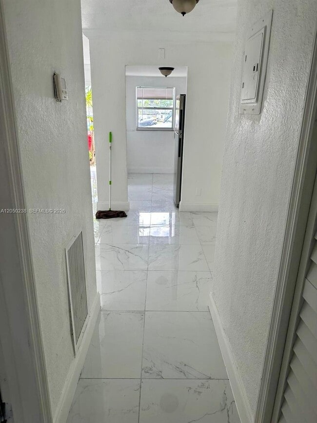 Building Photo - 7101 SW 89th Ct