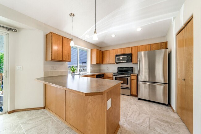 Building Photo - For Rent: Beautiful 3 Bed, 3 Bath Home in Desirable Eagle Ridge