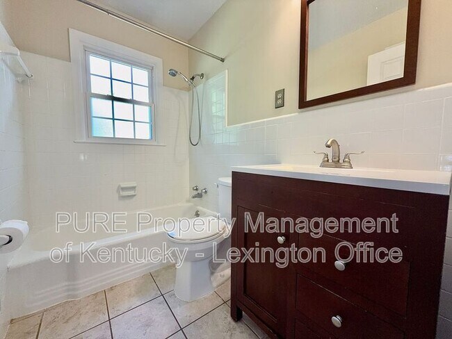 Building Photo - 2077 Dogwood Dr