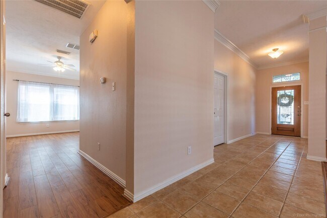 Building Photo - 18323 S Elizabeth Shore Loop