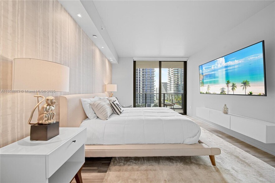 Building Photo - 801 S Miami Ave