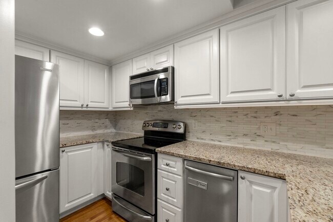 Building Photo - 127 Beacon St