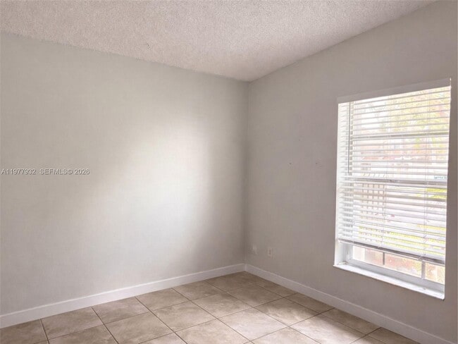 Building Photo - 614 Woodgate Cir