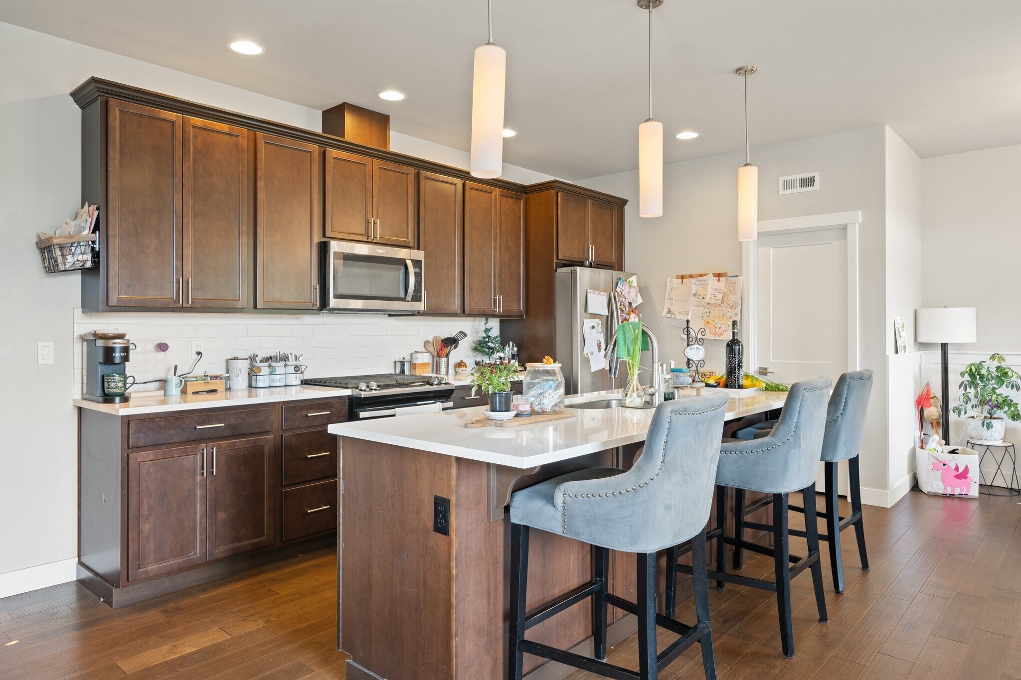 Kitchen (Left View) - 1182 NE Sockeye Ct