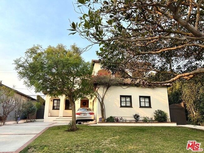 Building Photo - 7917 Westlawn Ave