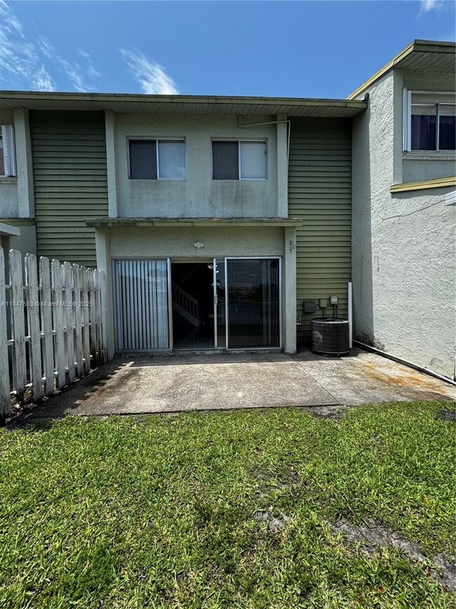 Building Photo - 863 Crystal Lake Dr