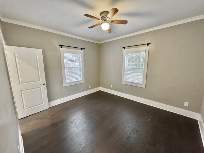 Building Photo - 1046 Tanglewood St