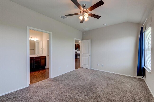 Building Photo - 403 Kyra Ln