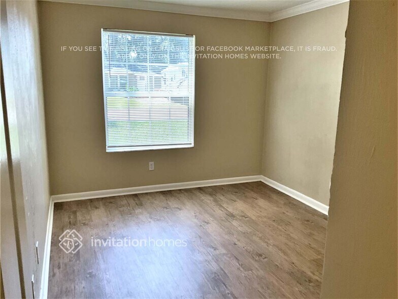 Building Photo - 1725 Pine Tree Dr