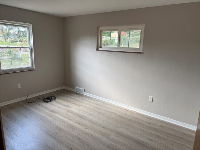 Building Photo - 300 Taylor St